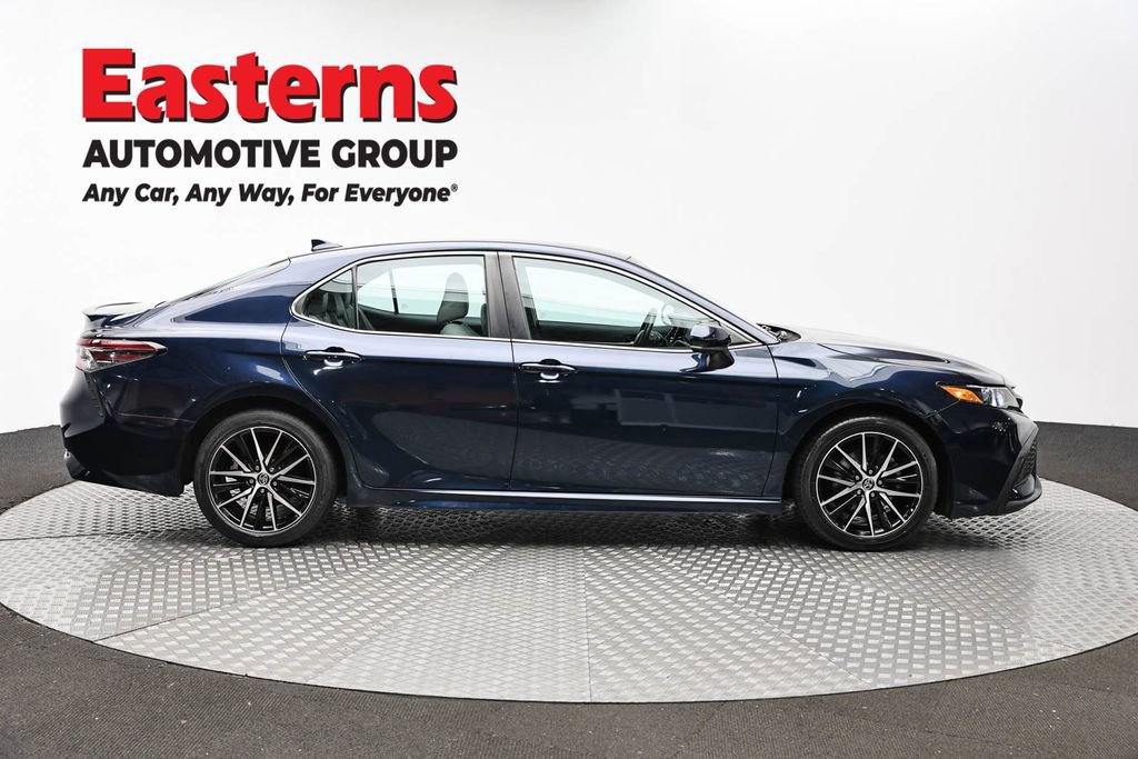 Used 2021 Toyota Camry SE FWD image 4