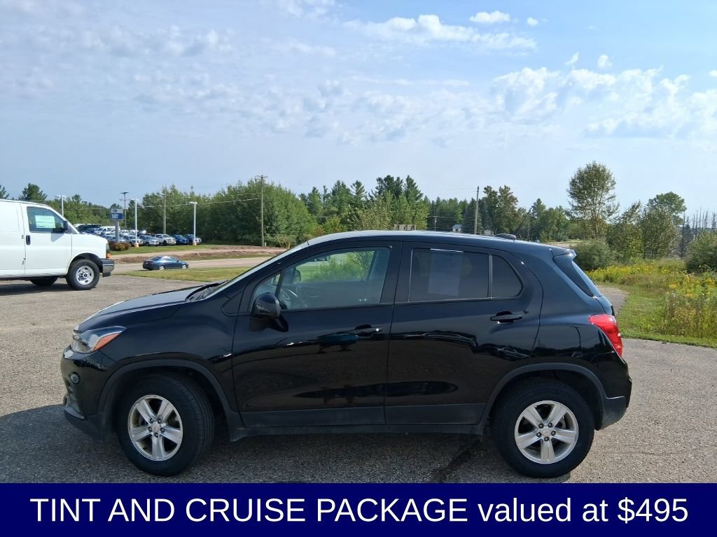 Used 2022 Chevrolet Trax LS w/ Tint and Cruise Package AWD/4WD image 2