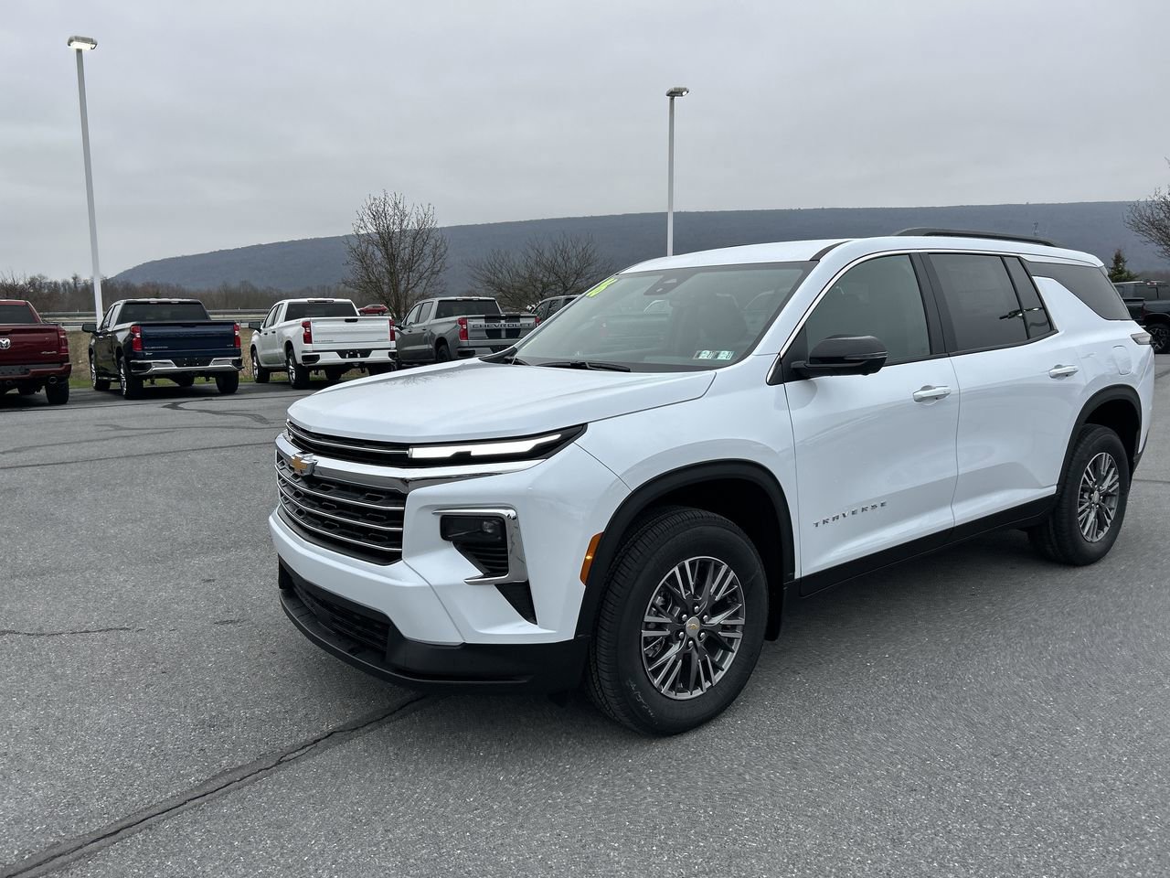 New 2026 Chevrolet Traverse LT image 3