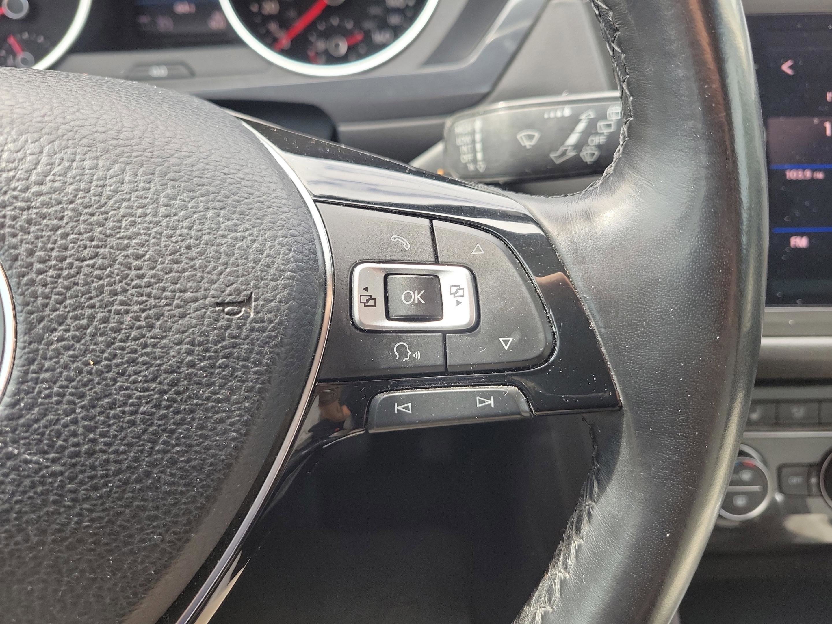 Used 2018 Volkswagen Tiguan SEL image 32