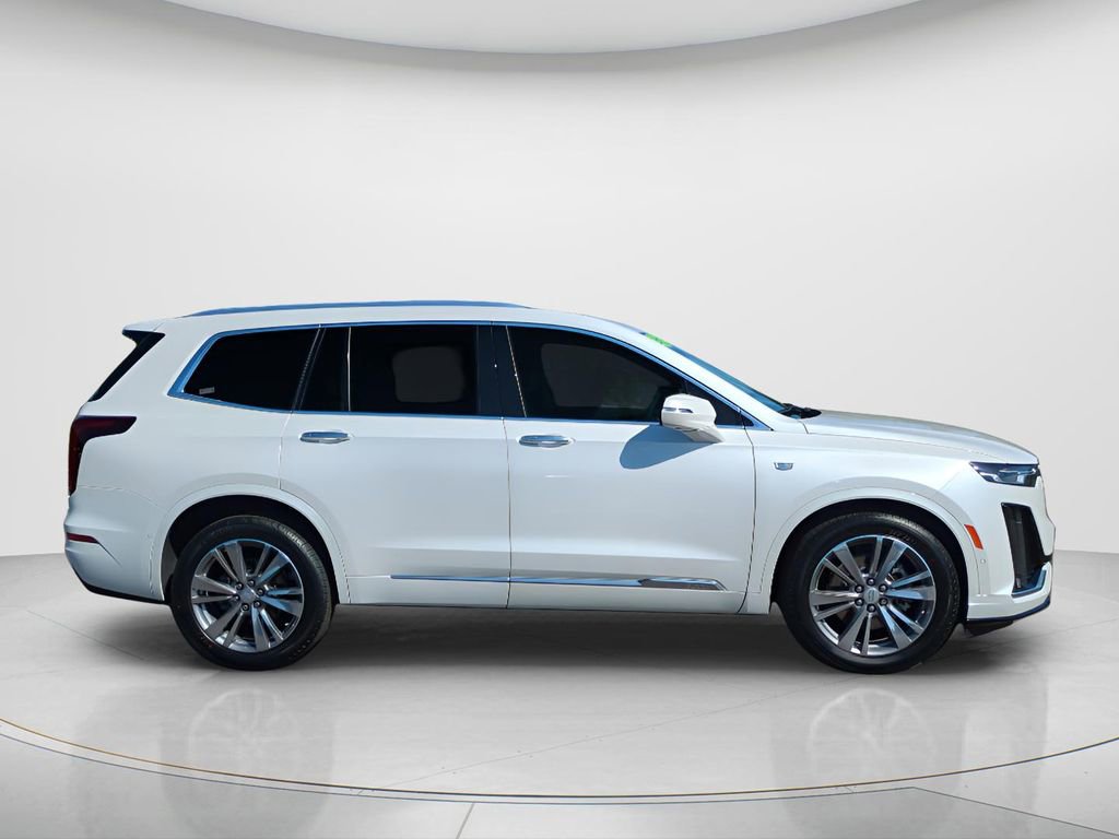 Used 2022 Cadillac XT6 Premium Luxury w/ Technology Package FWD image 4