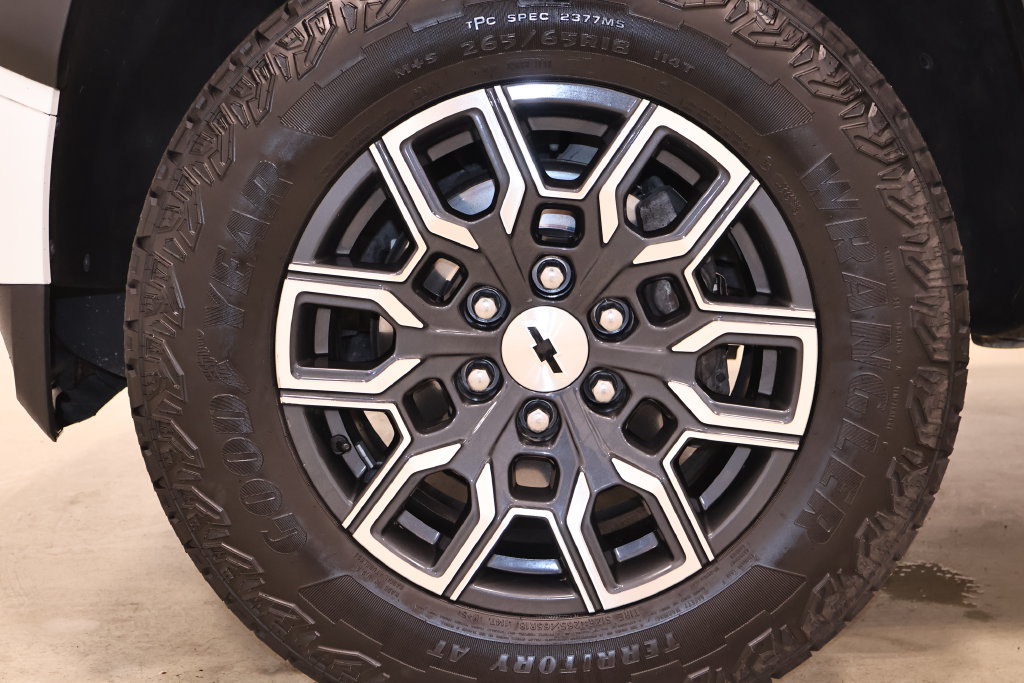 Used 2024 Chevrolet Colorado Z71 w/ Z71 Convenience Package 2 AWD/4WD image 40