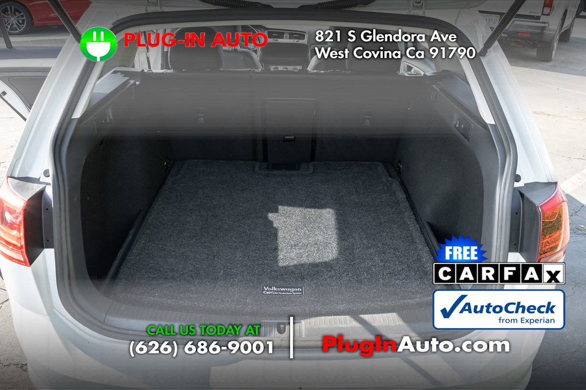 Used 2015 Volkswagen Golf S image 11