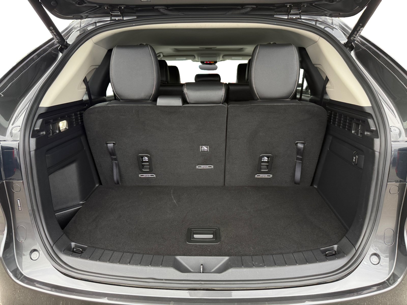 Certified 2024 MAZDA CX-90 Plug-In Hybrid w/ Preferred AWD/4WD image 17