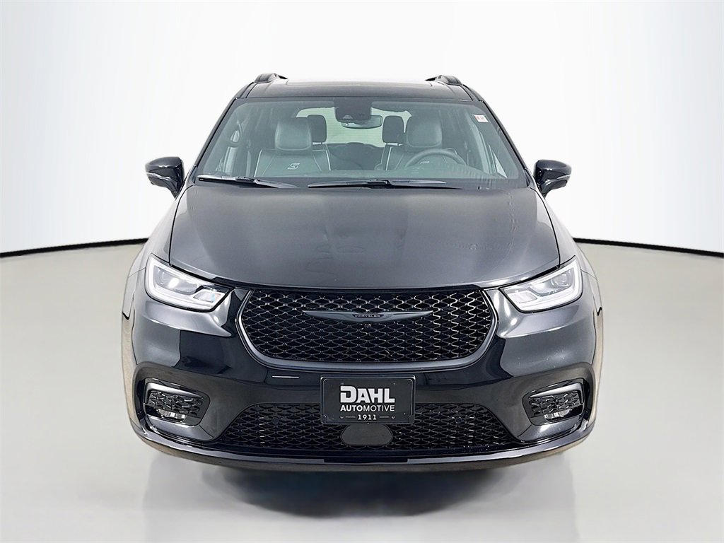 New 2026 Chrysler Pacifica Limited image 2