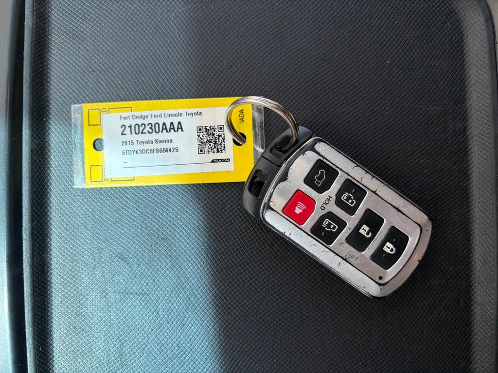 Used 2015 Toyota Sienna XLE w/ XLE Navigation Package FWD image 49