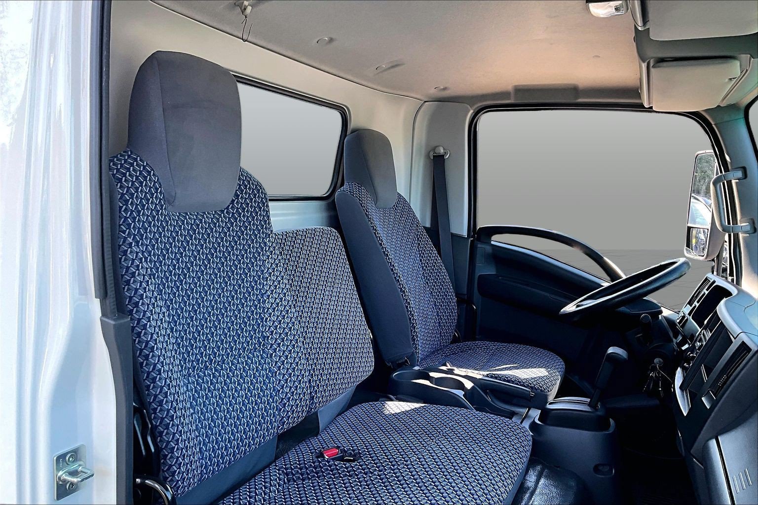 Used 2024 Isuzu NPR RWD image 8