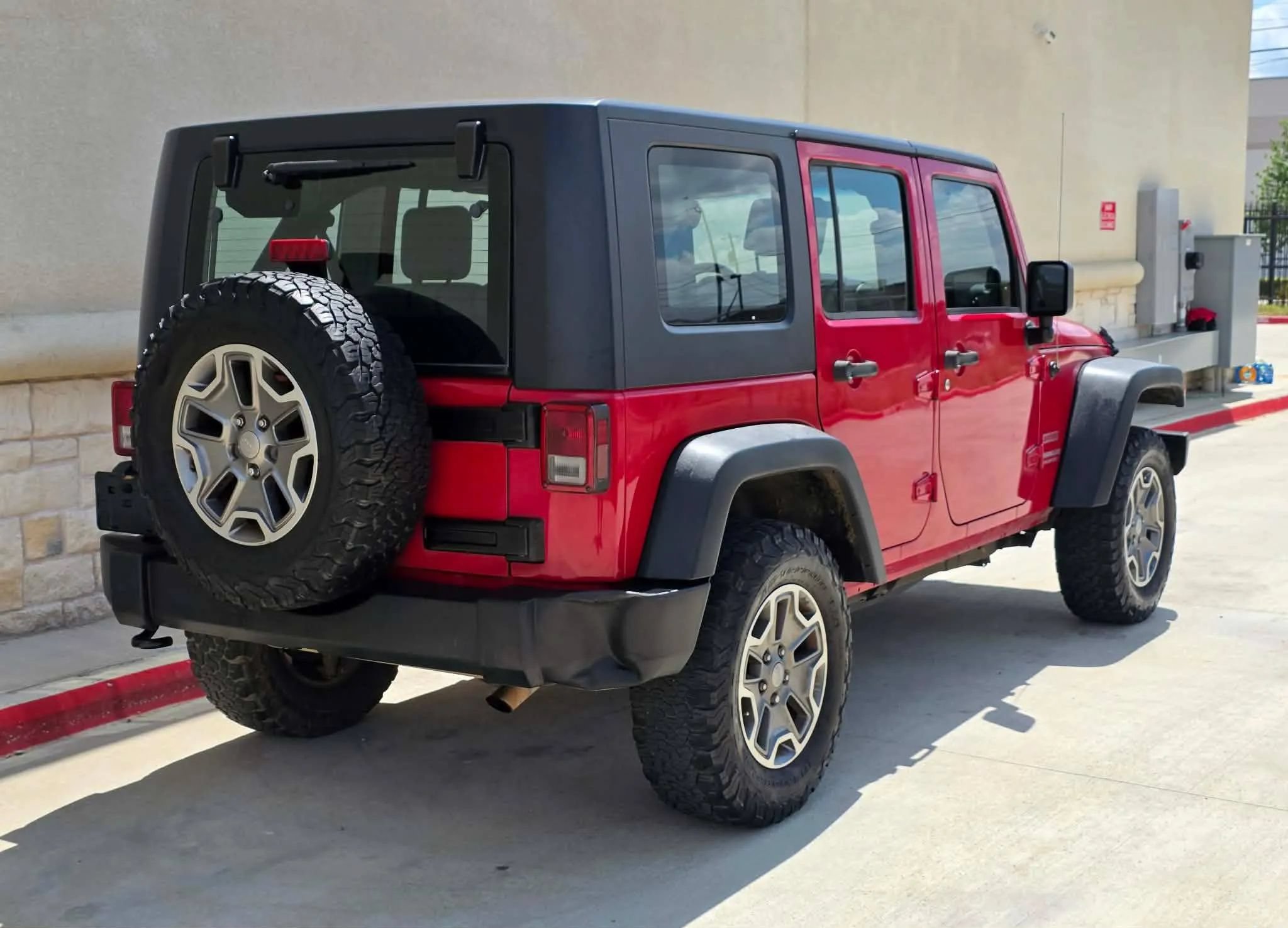 Used 2010 Jeep Wrangler Unlimited Sport AWD/4WD image 3