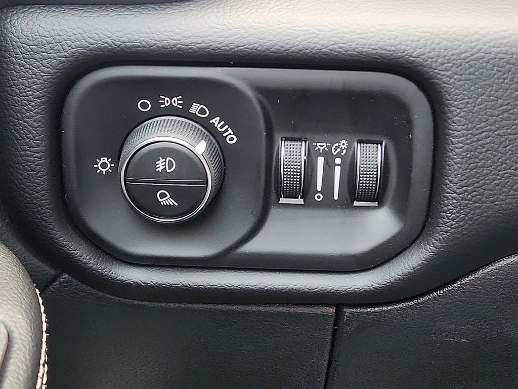 New 2026 RAM 3500 Laramie AWD/4WD image 23
