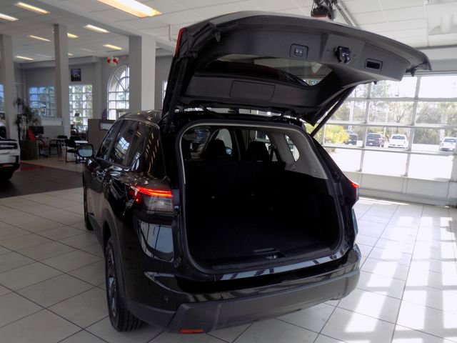 Used 2025 Nissan Rogue SV image 8