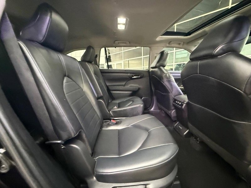 Used 2024 Toyota Highlander XLE image 10