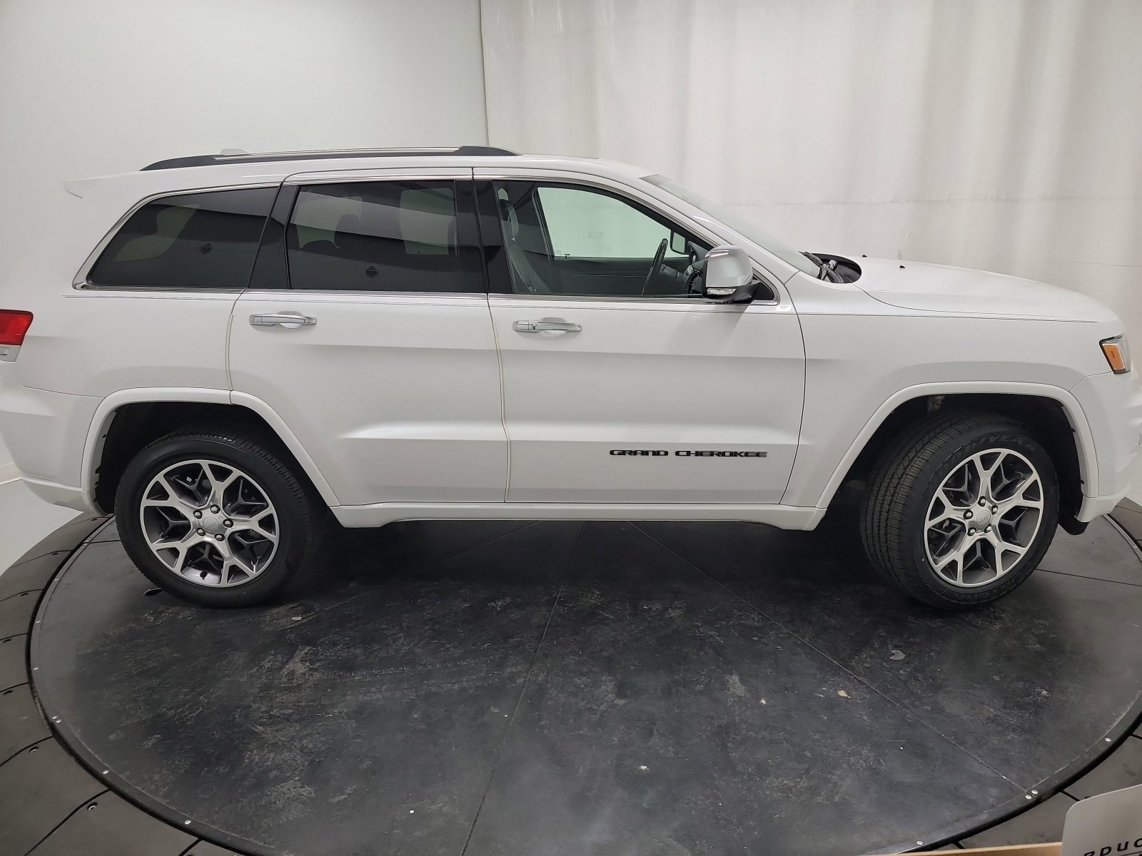 Used 2021 Jeep Grand Cherokee Overland image 11