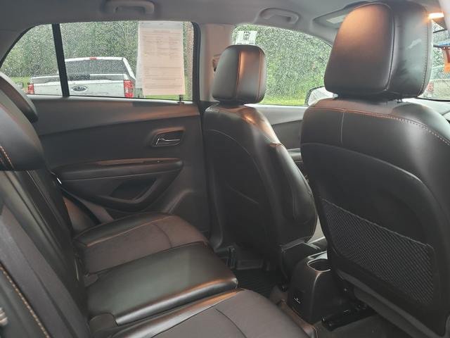 Used 2020 Chevrolet Trax LT w/ LT Convenience Package AWD/4WD image 17