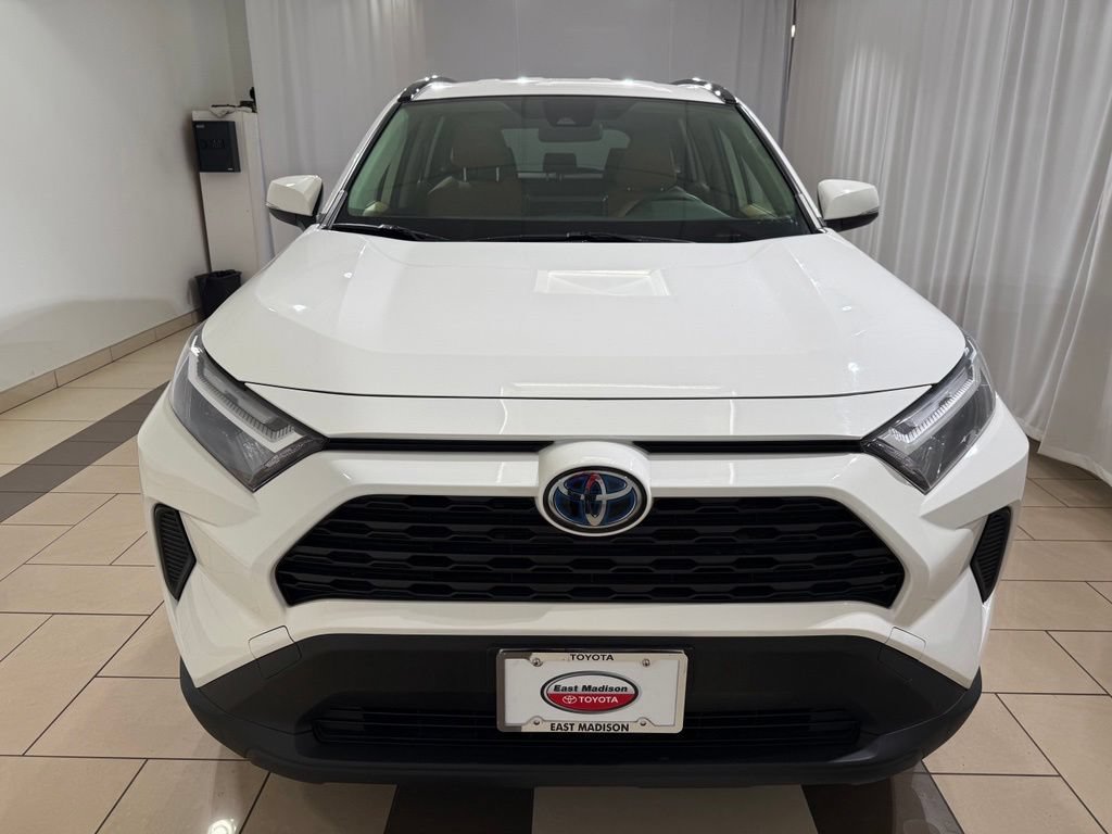 Used 2024 Toyota RAV4 LE AWD/4WD image 8