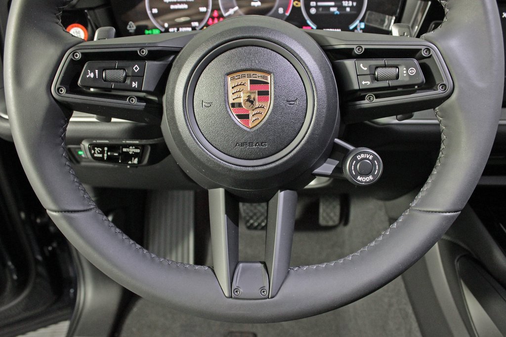 Used 2025 Porsche Cayenne Coupe image 23