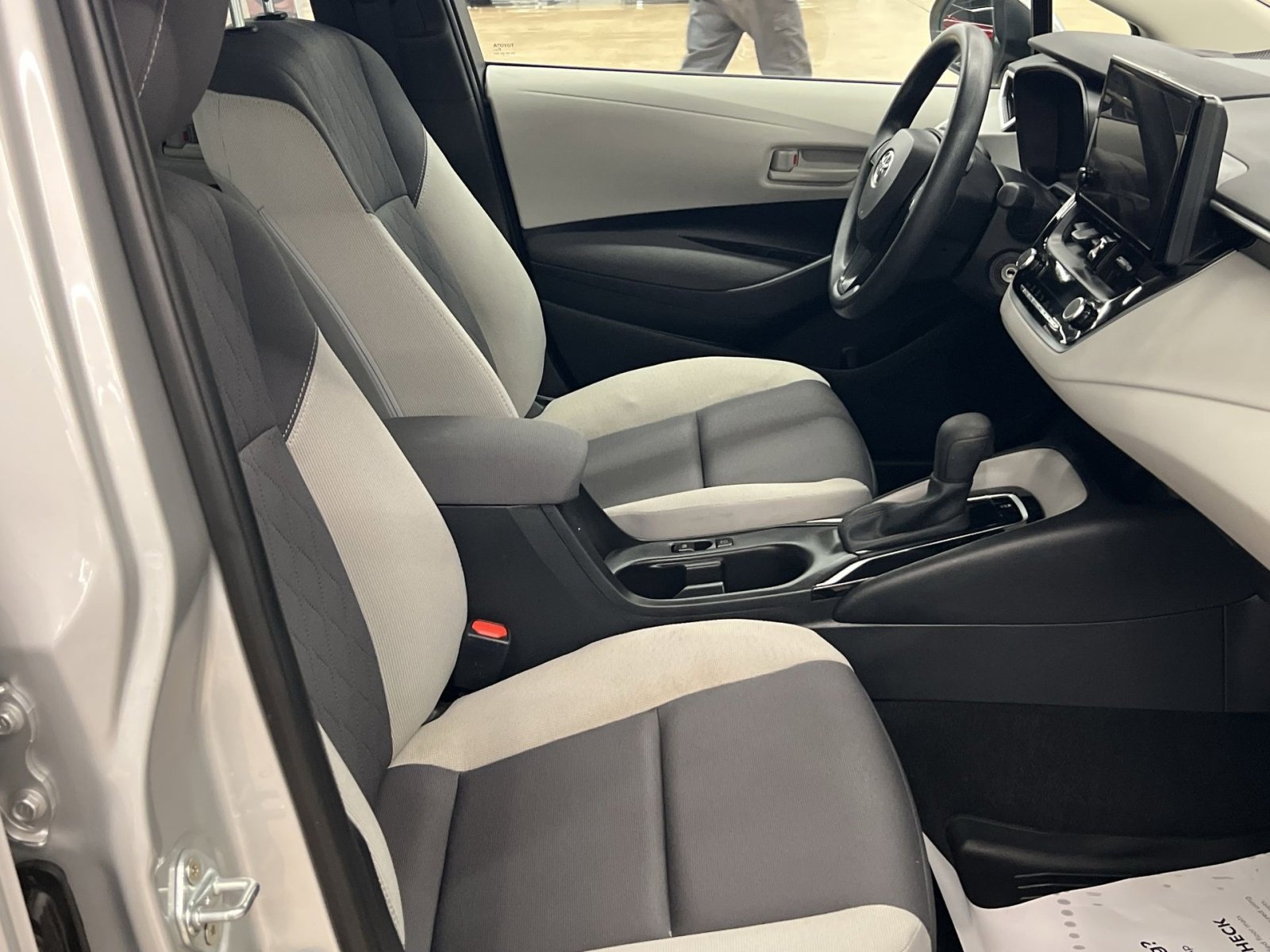 Used 2024 Toyota Corolla LE image 24