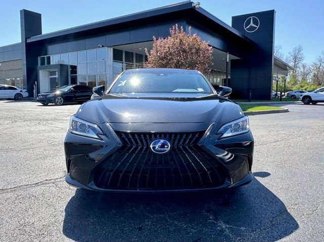 Used 2022 Lexus ES 300h w/ Accessory Package 2 image 2