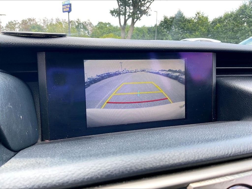 Used 2017 Lexus IS 200t w/ Premium Package RWD image 18