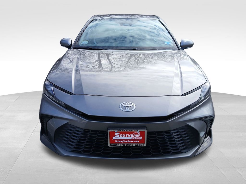 Used 2025 Toyota Camry SE image 8