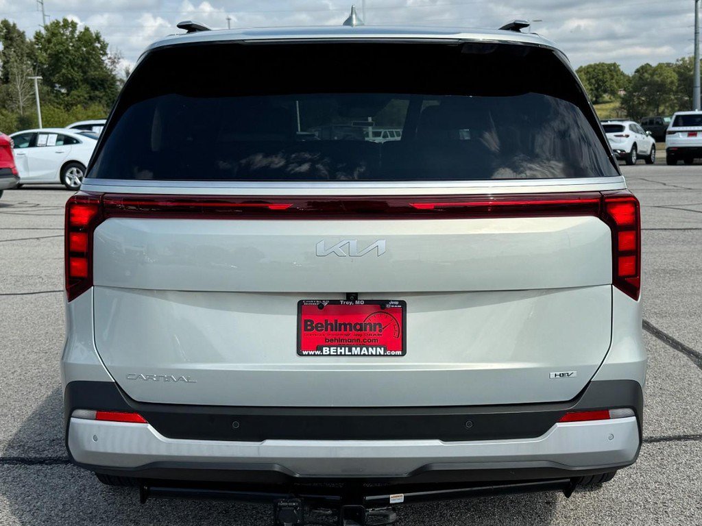 Used 2025 Kia Carnival EX FWD image 5