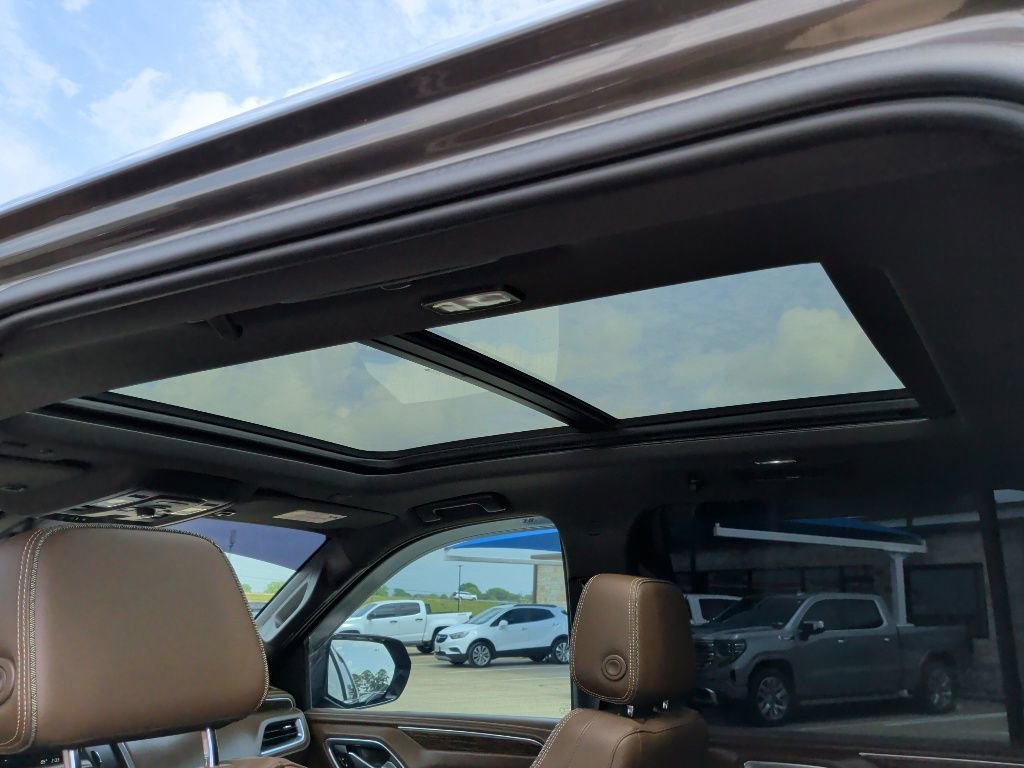 Used 2021 Chevrolet Tahoe High Country w/ Premium Package RWD image 24