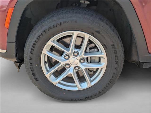 Used 2023 Jeep Grand Cherokee L Laredo image 9