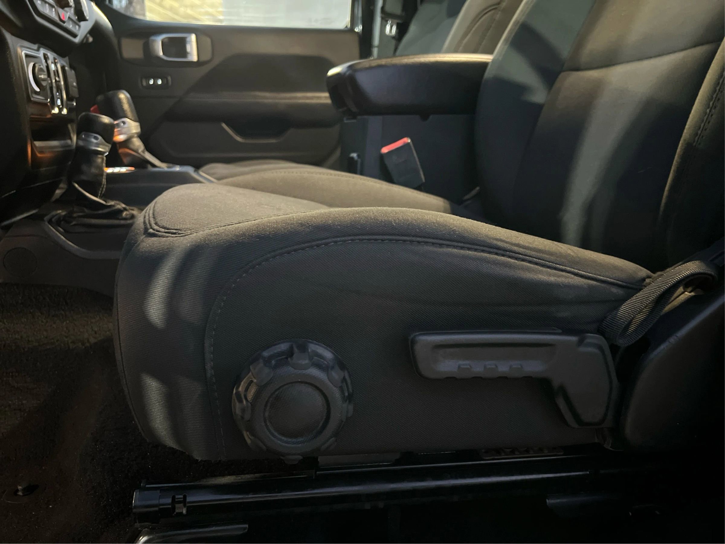 Used 2020 Jeep Wrangler Unlimited Sahara image 20