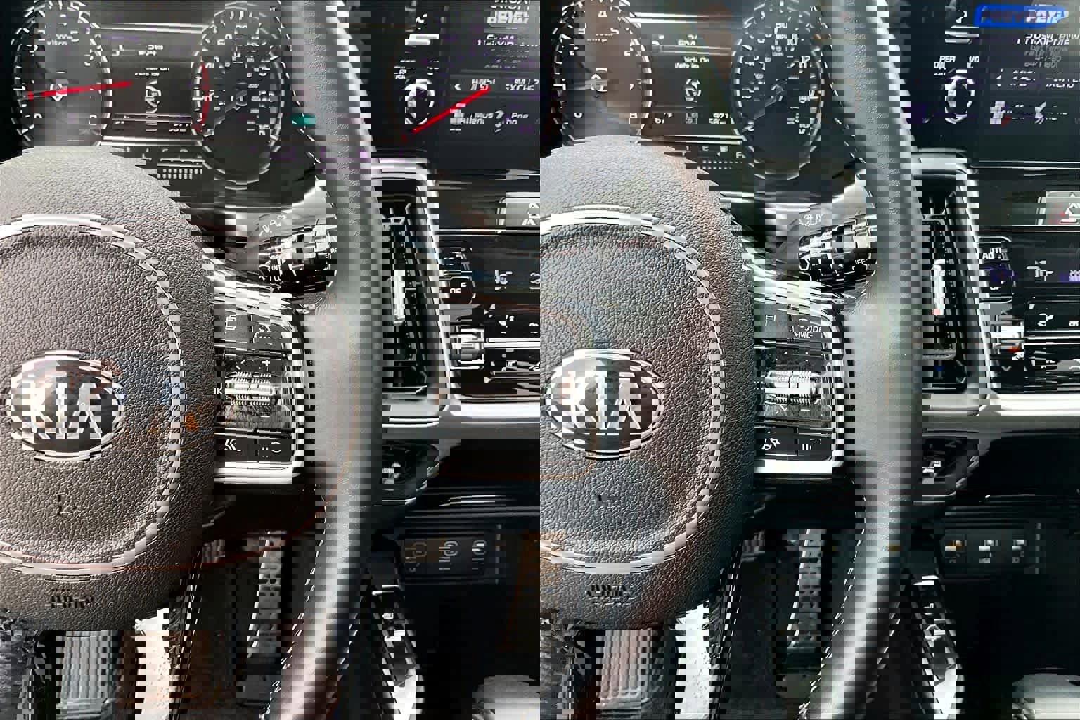 Used 2021 Kia Sorento S w/ Panoramic Sunroof Package image 24