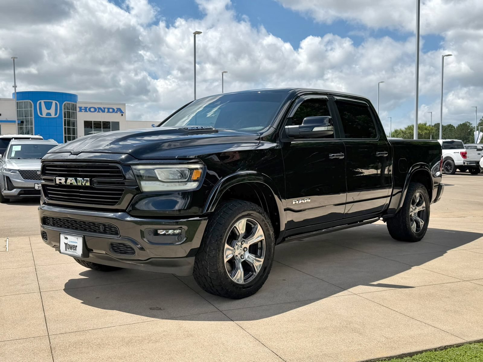 Used 2022 RAM 1500 Laramie w/ Sport Appearance Package AWD/4WD image 3