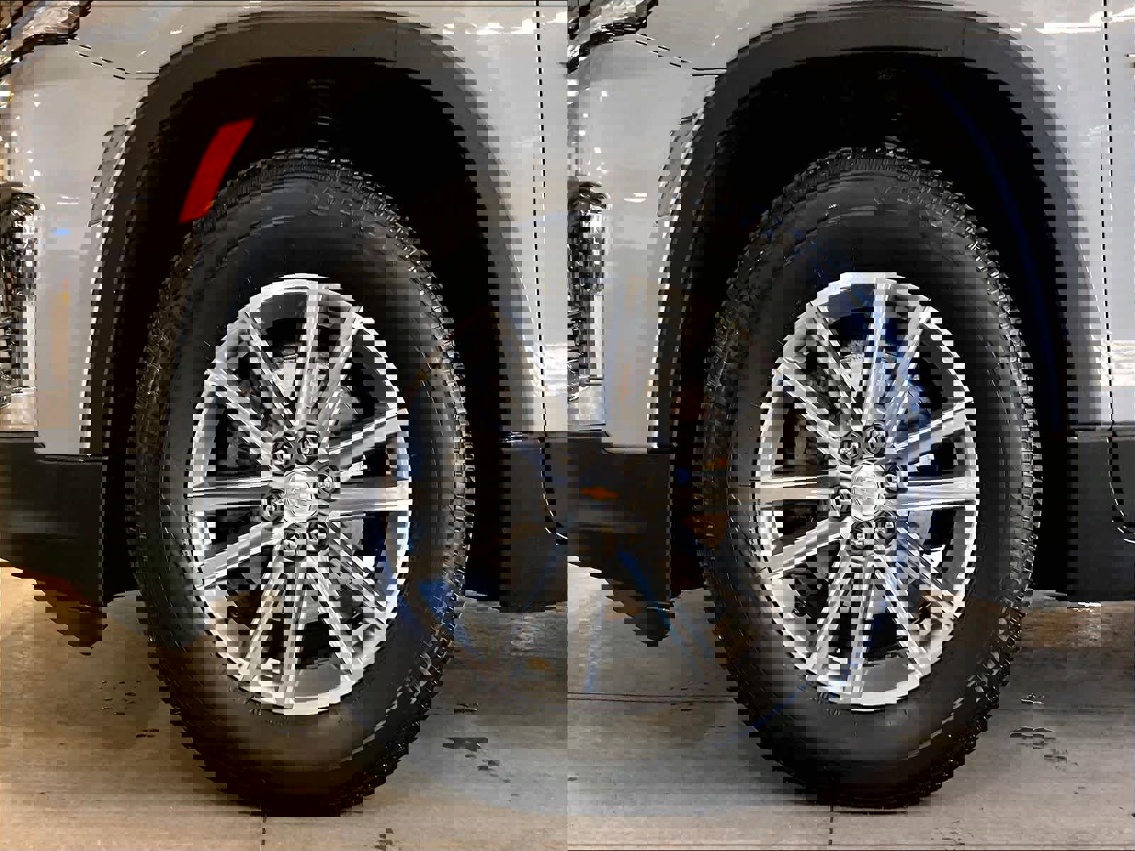 Used 2023 Chevrolet Traverse LT image 7