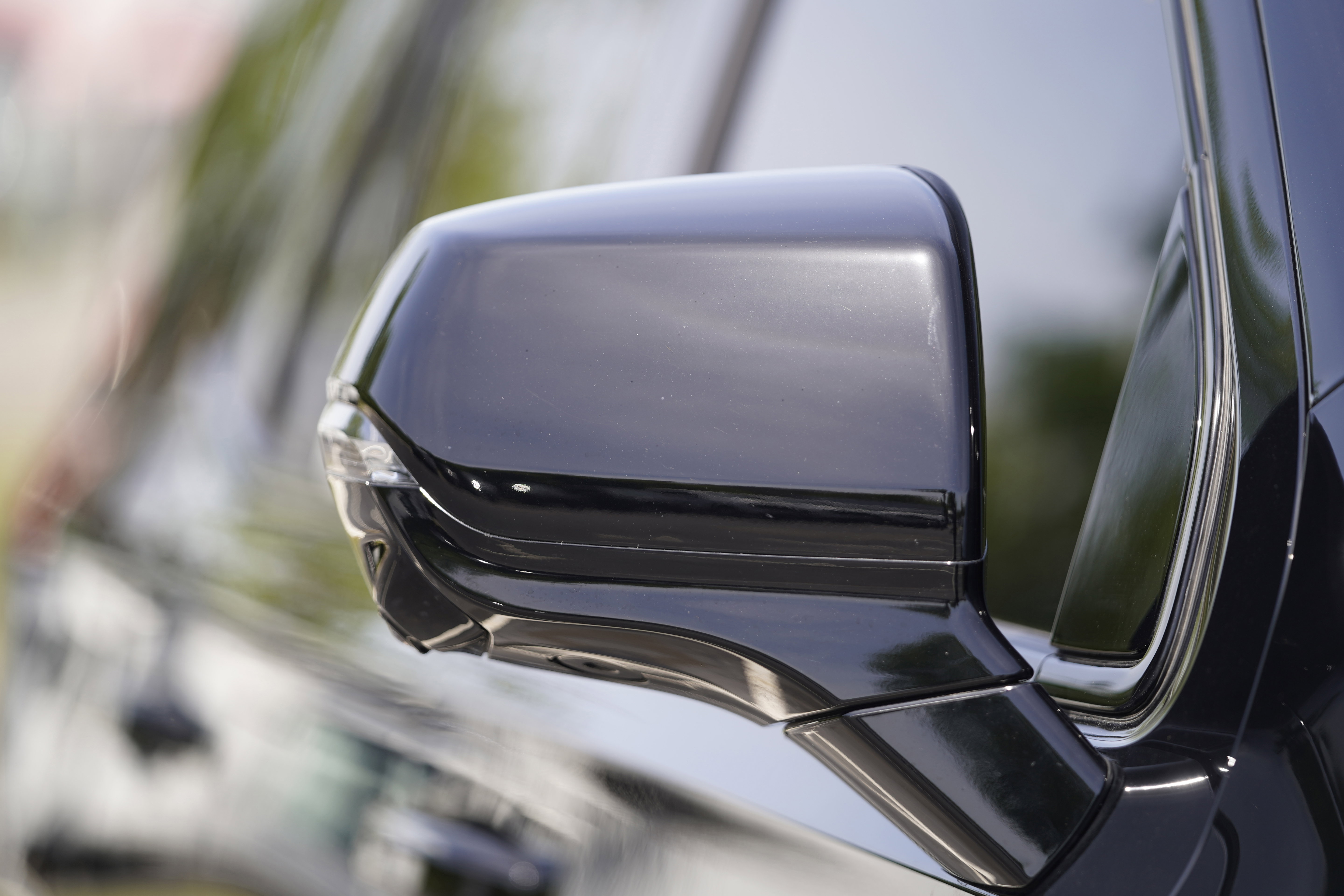 Used 2025 Cadillac Escalade Sport w/ LPO, ONYX Package AWD/4WD image 45