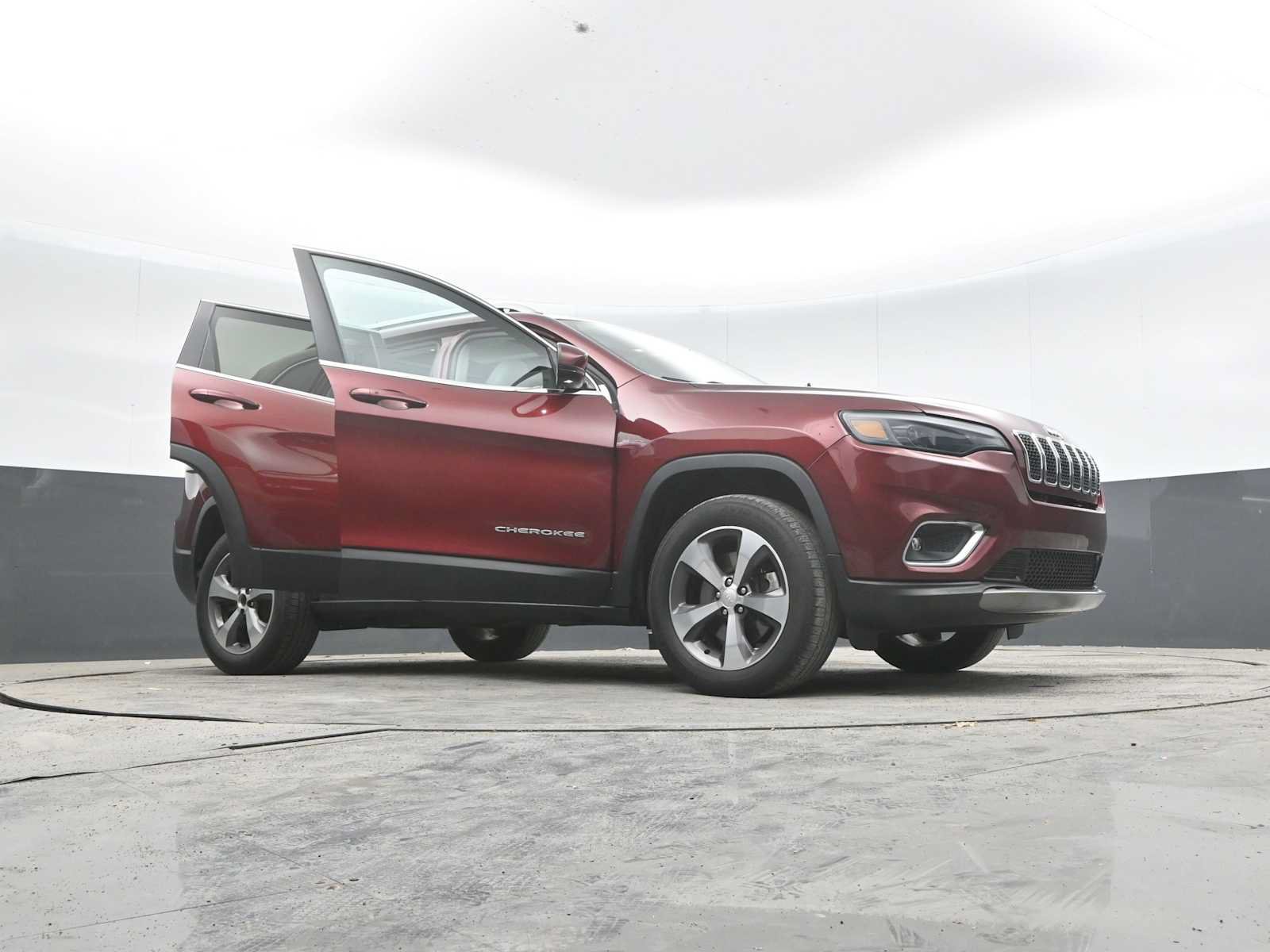 Used 2019 Jeep Cherokee Limited AWD/4WD image 40