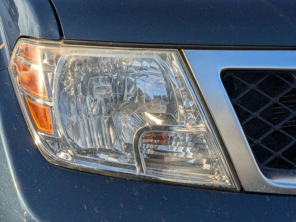 Used 2020 Nissan Frontier PRO-4X w/ Pro-4x Utility Package image 9