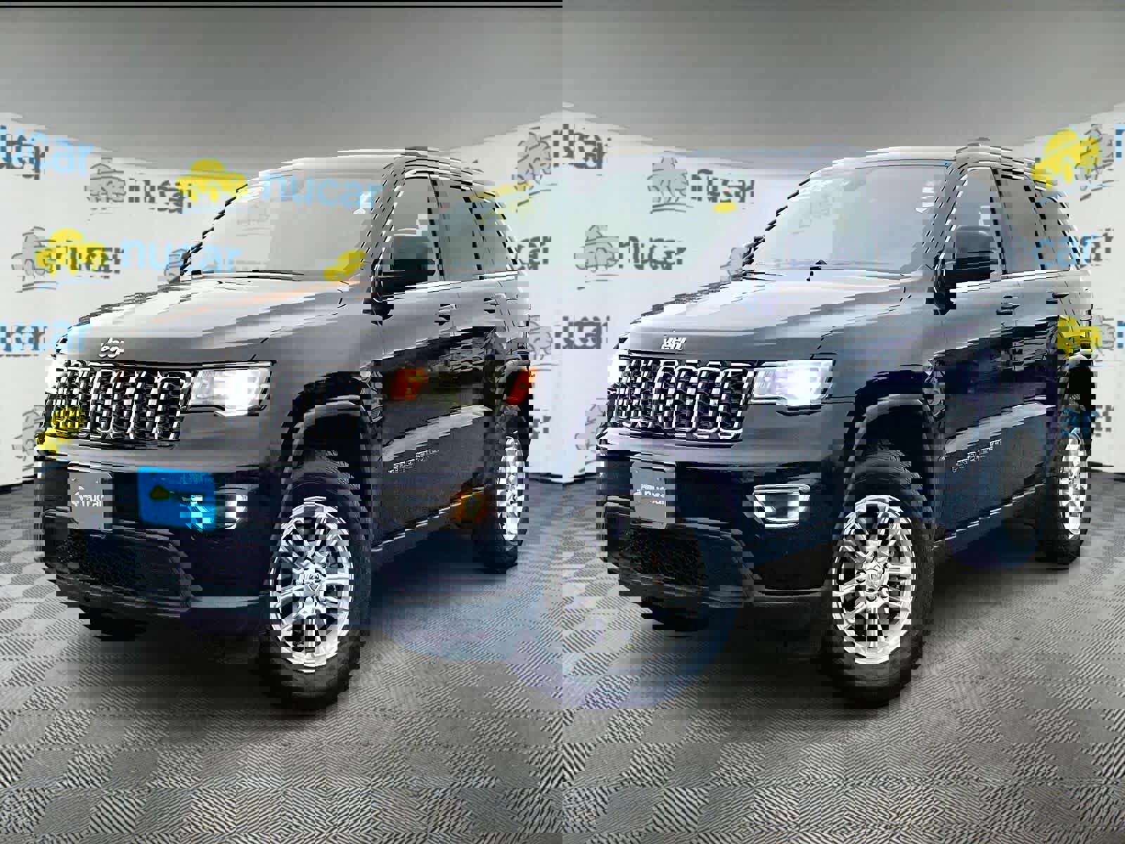 Used 2020 Jeep Grand Cherokee Laredo image 3