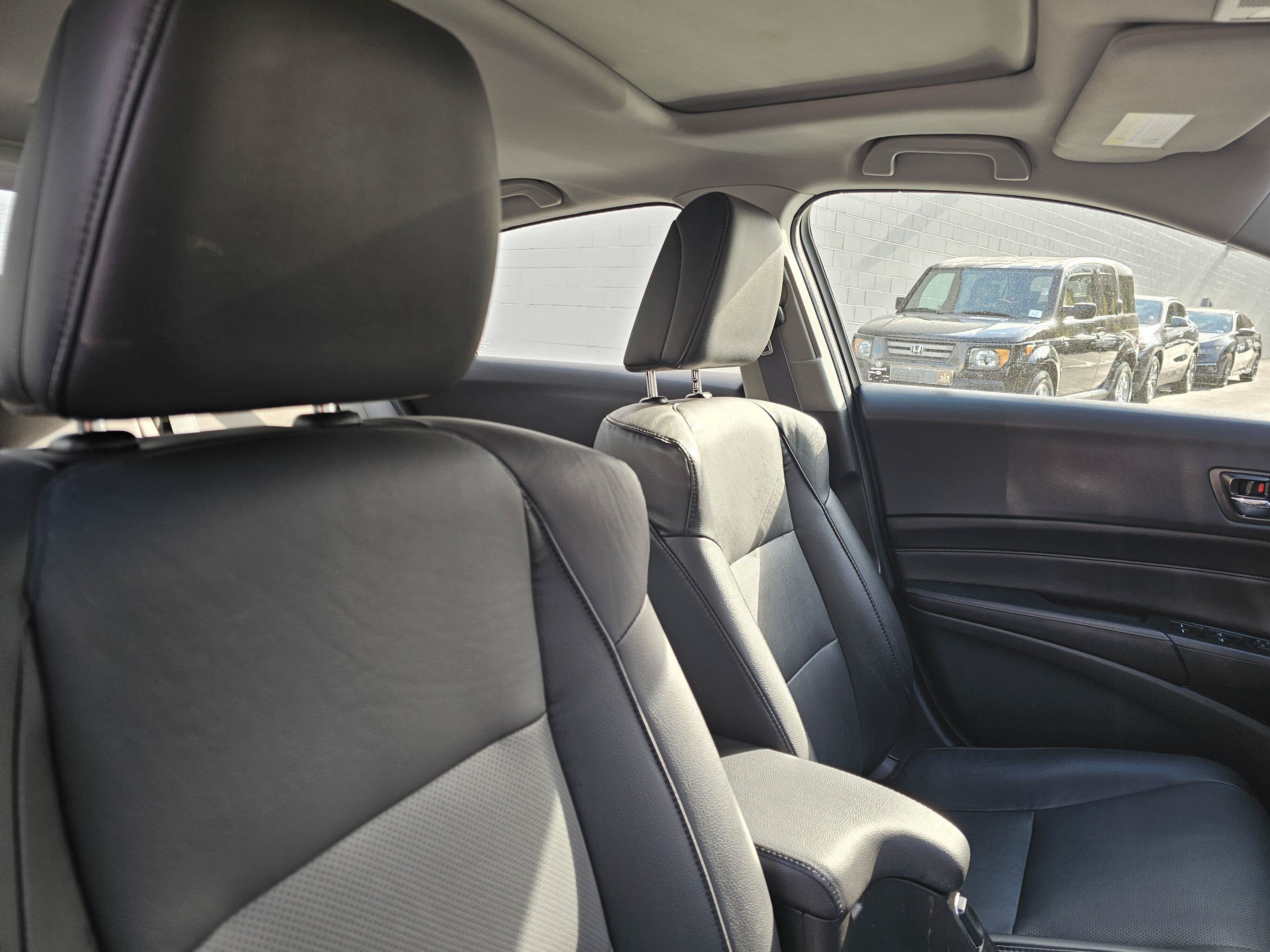 Used 2017 Acura ILX FWD image 11