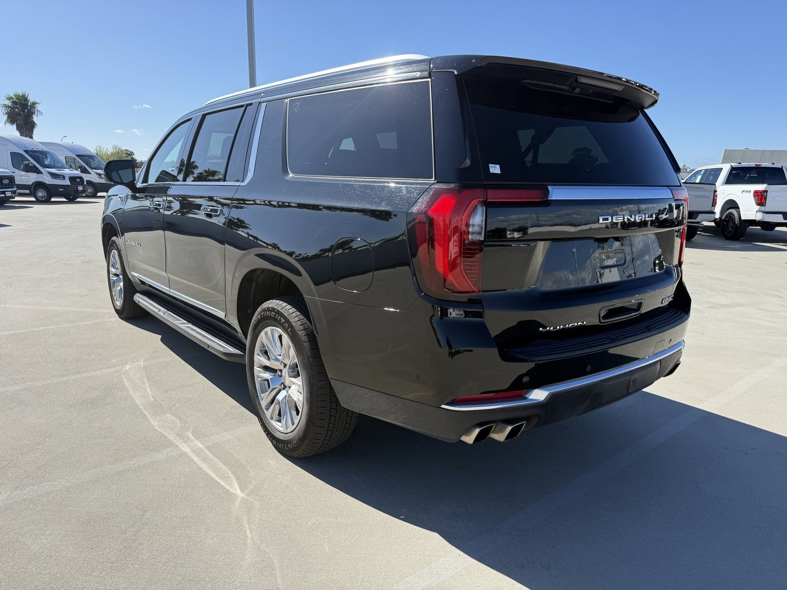 Used 2025 GMC Yukon XL Denali image 2