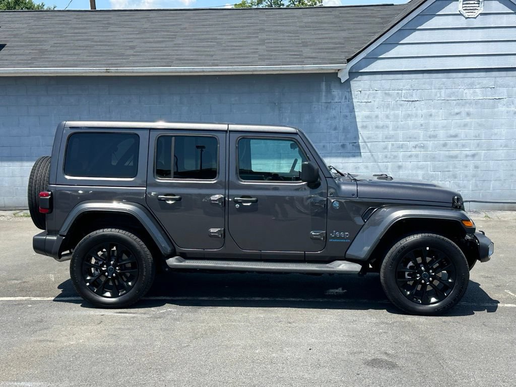 Used 2025 Jeep Wrangler Unlimited Sahara AWD/4WD image 10