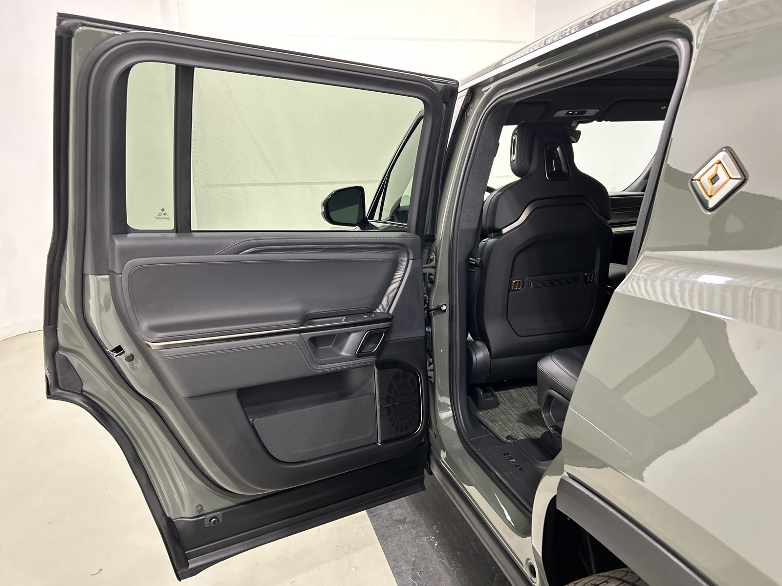 Used 2022 Rivian R1S Launch Edition Quad AWD/4WD image 17
