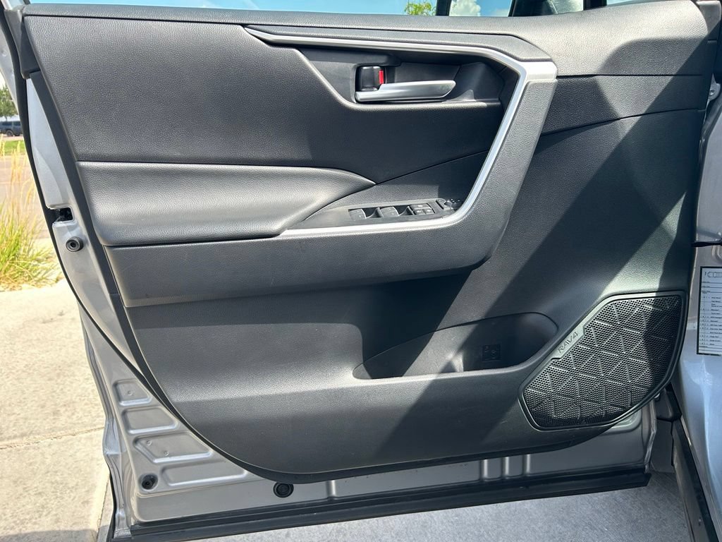 Used 2025 Toyota RAV4 XLE AWD/4WD image 12
