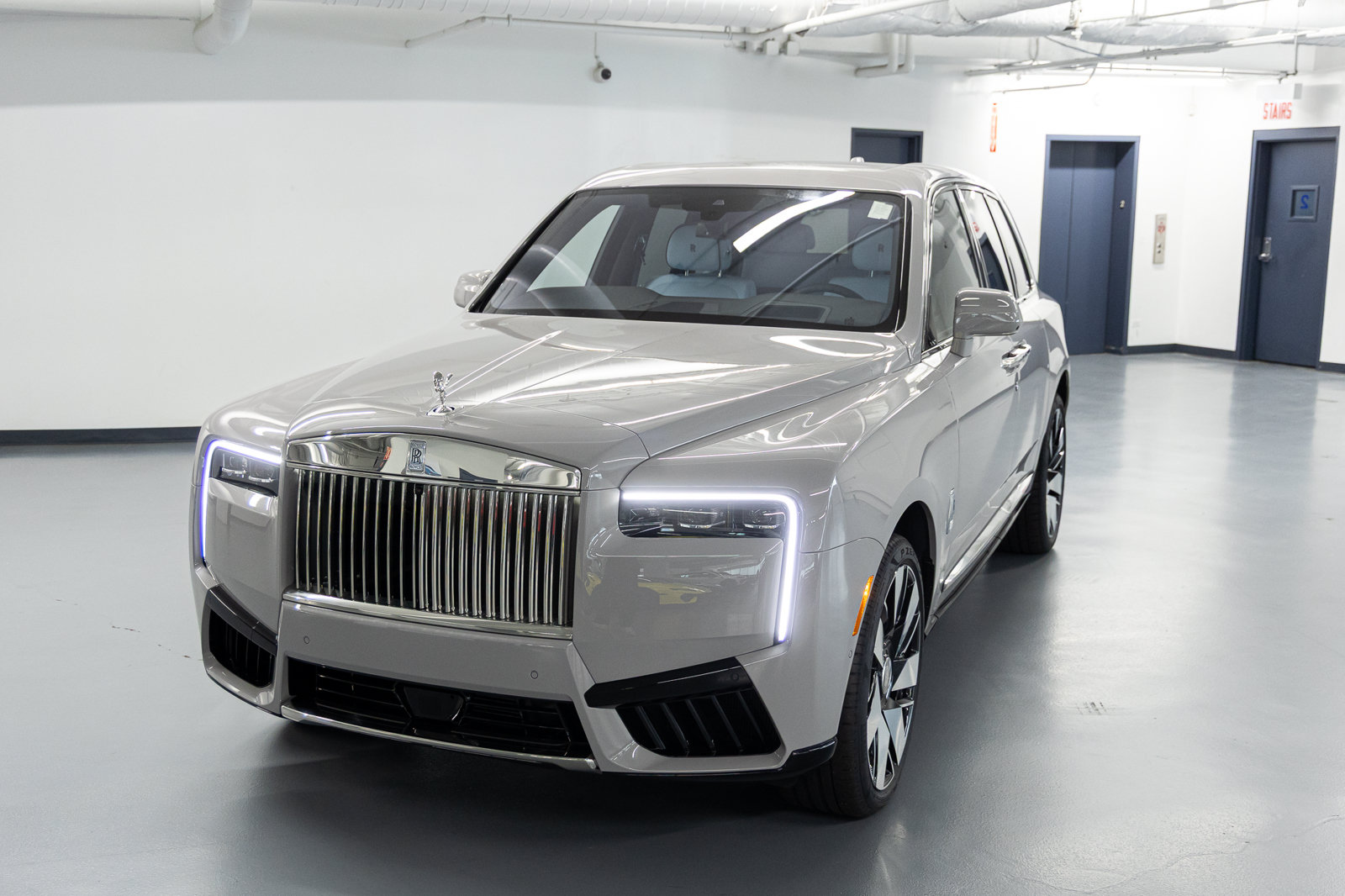 New 2027 Rolls-Royce Cullinan AWD/4WD image 3