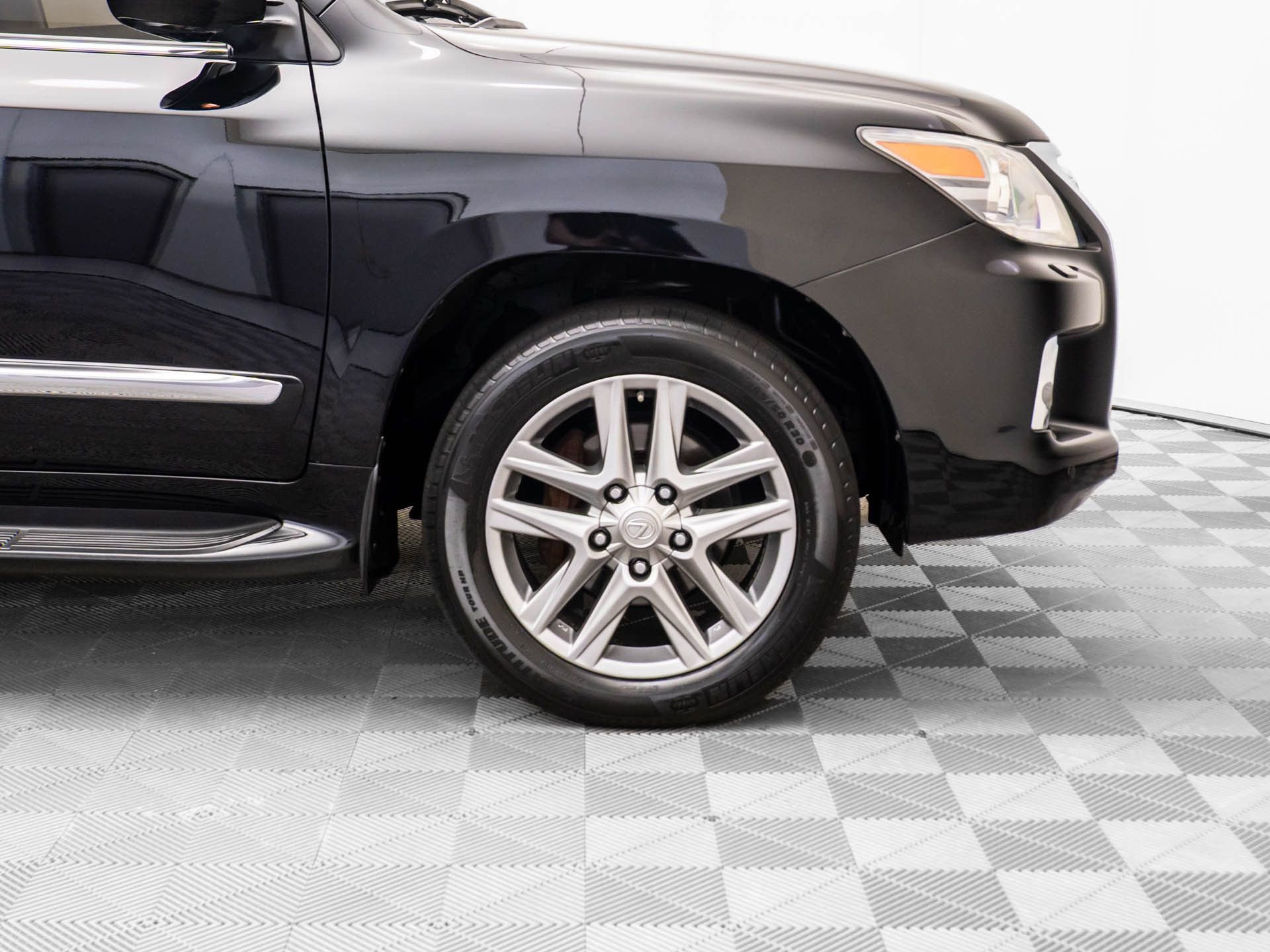 Used 2014 Lexus LX 570 4WD w/ Luxury Package image 37