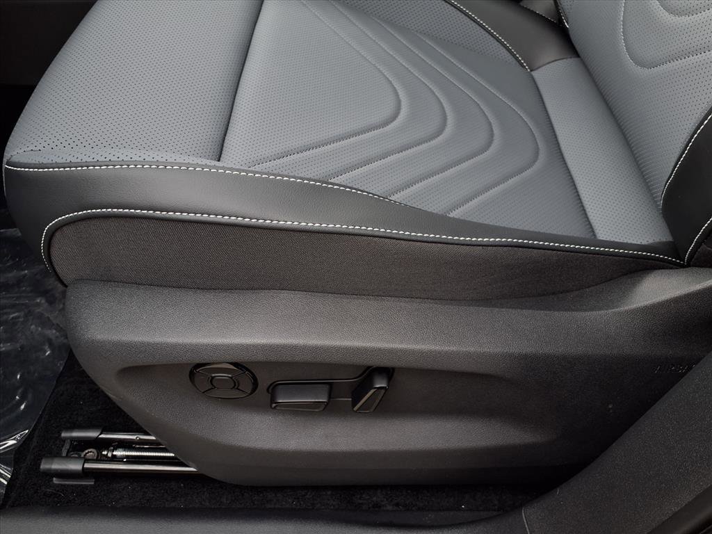 New 2026 Volkswagen Tiguan SE image 13