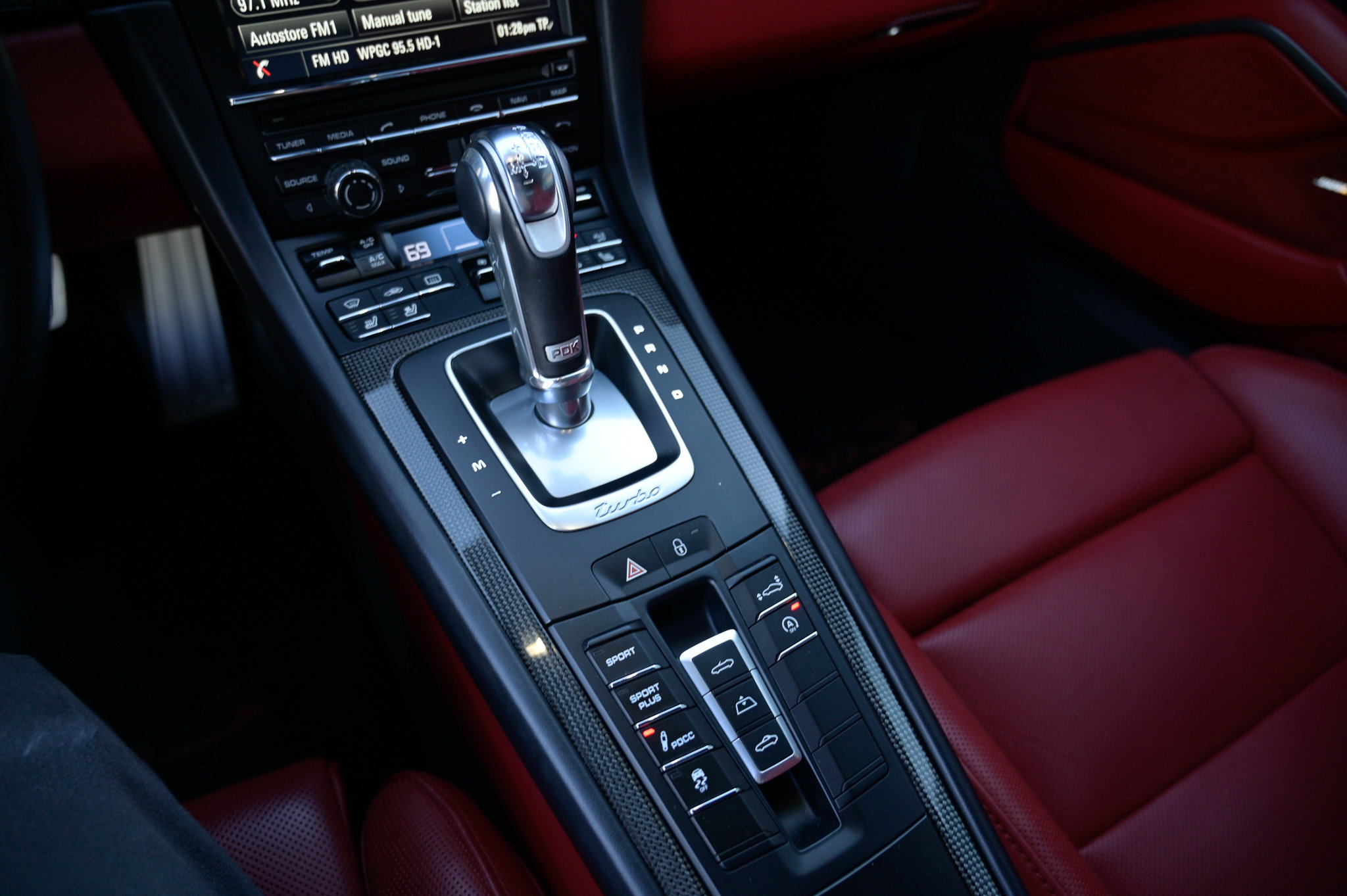 Used 2015 Porsche 911 Turbo S image 33