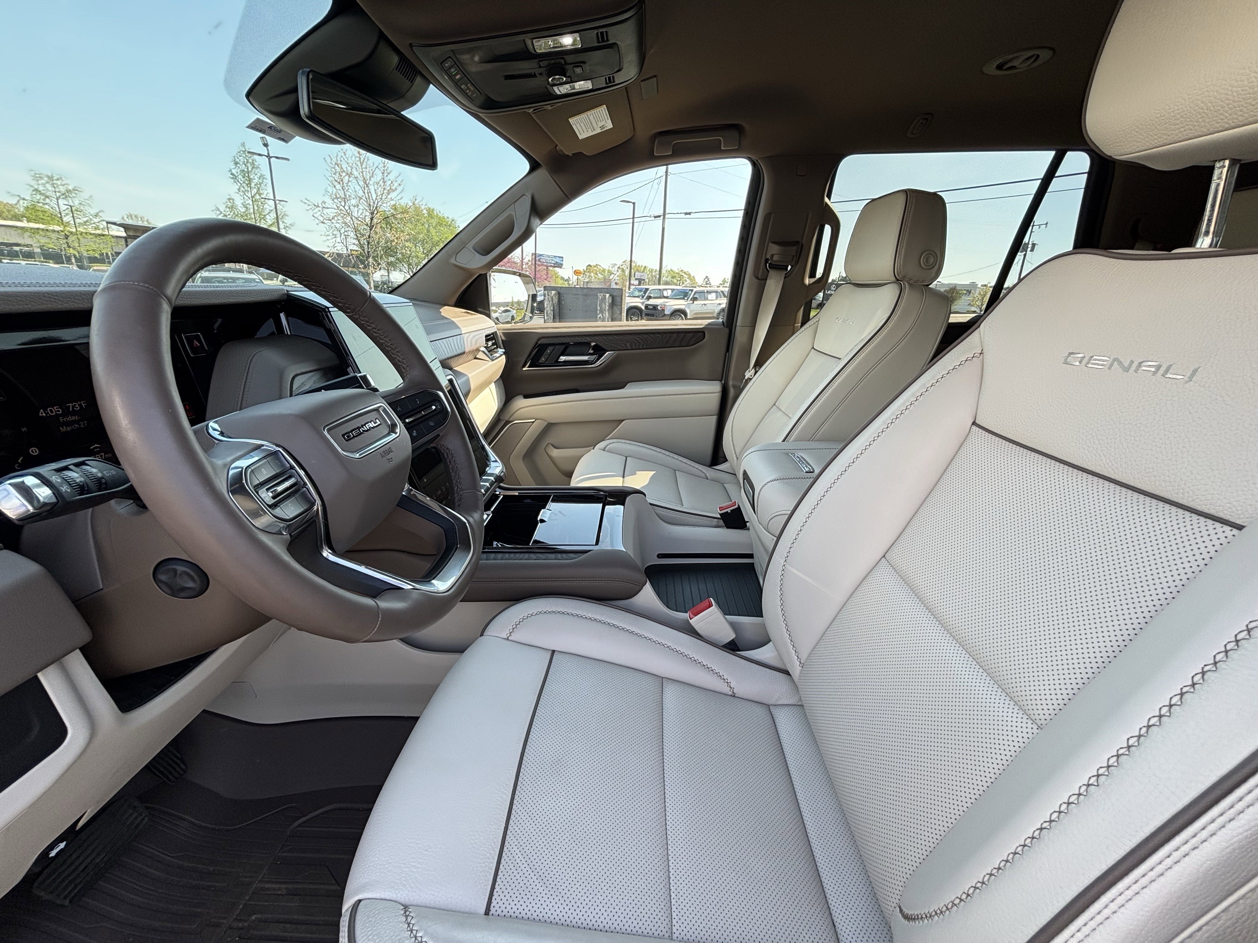 Used 2025 GMC Yukon Denali w/ LPO, Floor Liner Package image 16