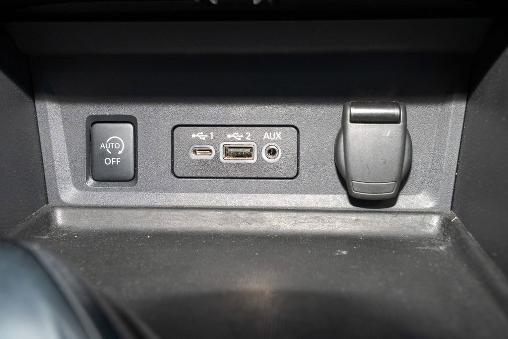 Used 2025 Nissan Sentra SV FWD image 14