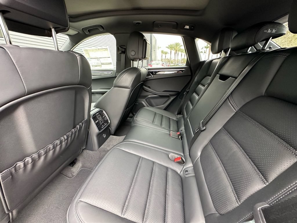 Used 2026 Porsche Macan Turbo AWD/4WD image 36