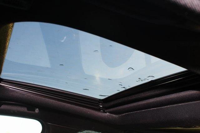 Used 2025 BMW 330i xDrive Sedan image 4