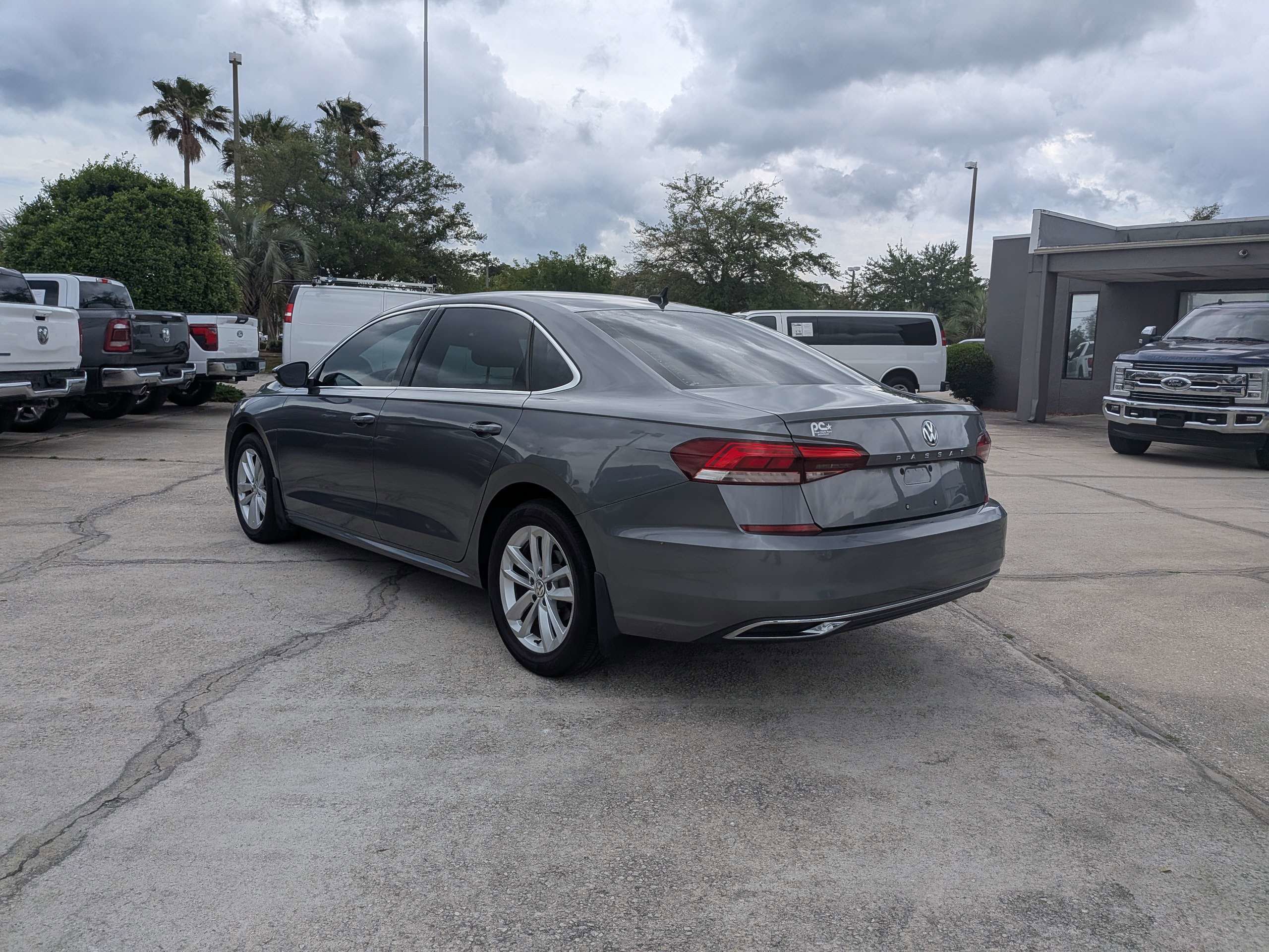 Used 2020 Volkswagen Passat 2.0T SE FWD image 6