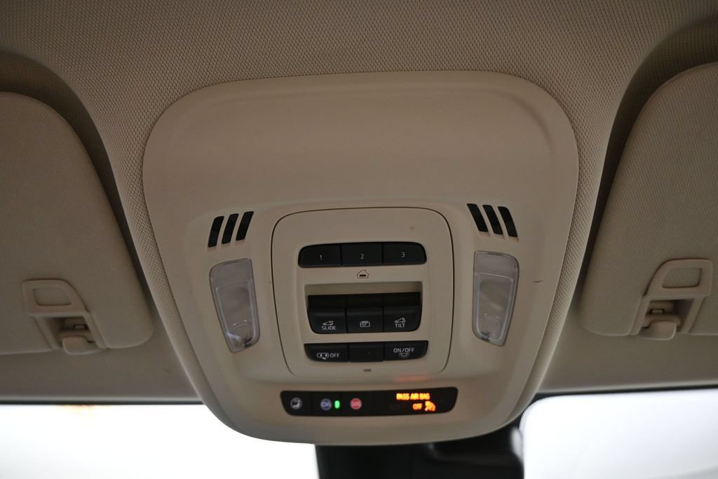 Used 2023 Buick Envision Avenir AWD/4WD image 25
