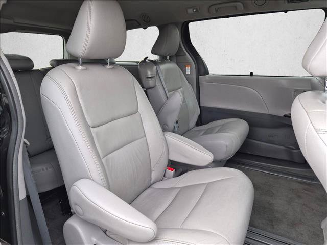 Used 2018 Toyota Sienna XLE w/ XLE Navigation Package FWD image 19